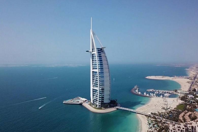 Tham quan bên ngoài khách sạn 7 sao hình cánh buồm tráng lệ Burj Al Arab
