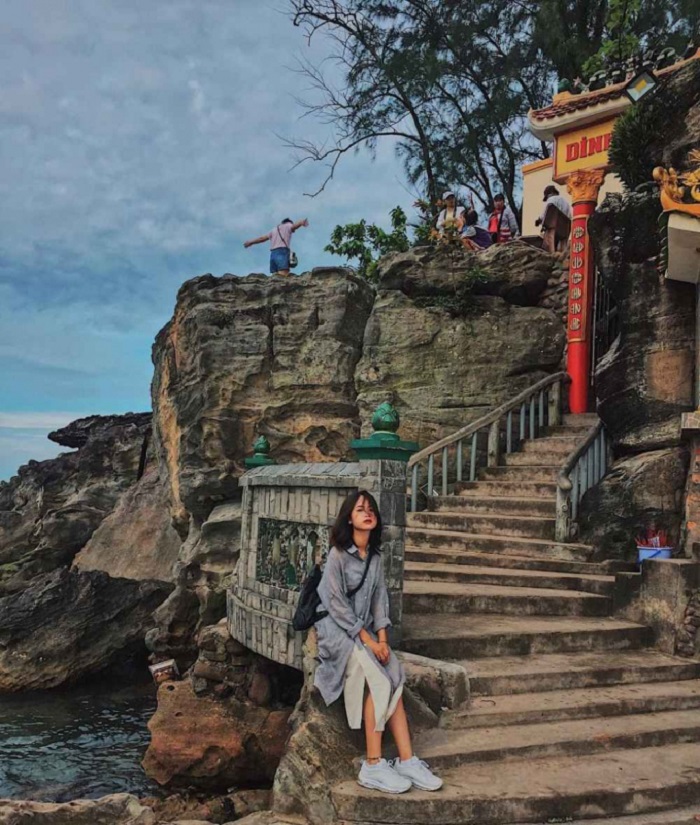 Viếng thăm Dinh Cậu