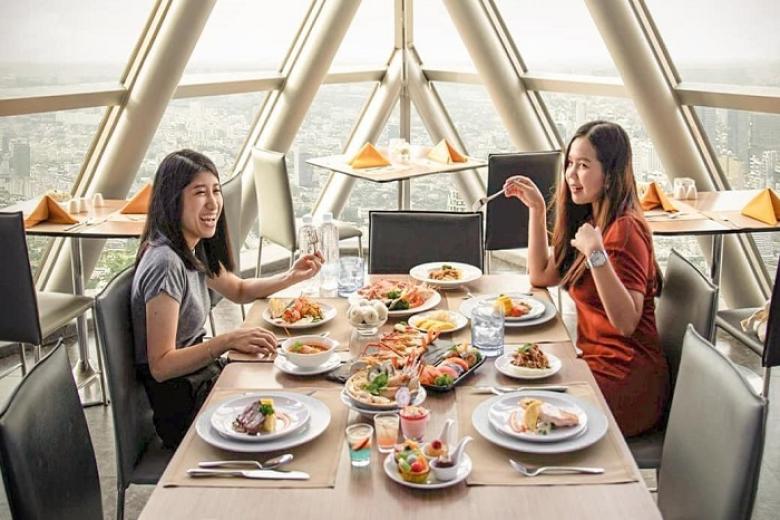 Buffet tại tòa nhà 86 tầng Baiyoke Sky