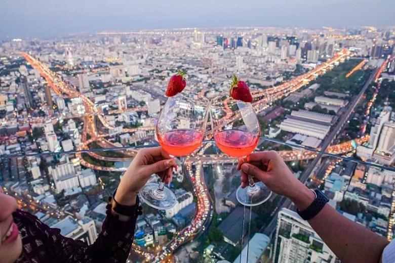 Thưởng thức thức uống ở tòa nhà 86 tầng Baiyoke Sky