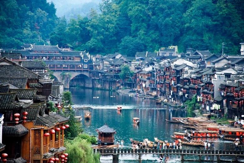 Phượng Hoàng cổ trấn