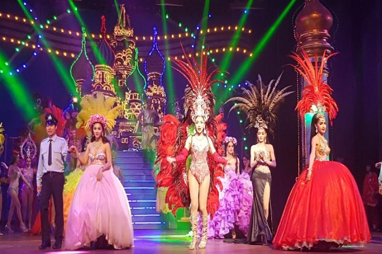 Show chuyển giới hoành tráng ALCAZAR SHOW