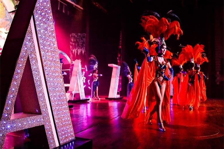Show chuyển giới hoành tráng ALCAZAR SHOW
