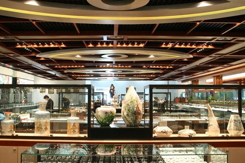 “Xưởng chế tác đá quý’’ - World Gems Company