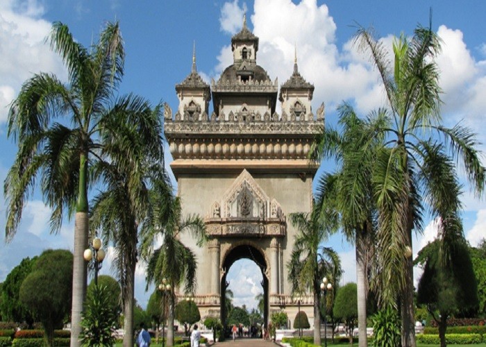 patuxay_vientiane