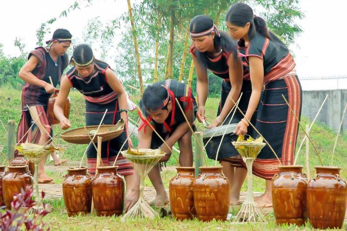 Rượu cần là tinh túy ẩm thực ở Tây Nguyên