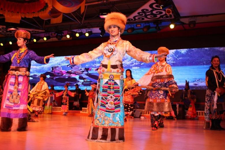 Biểu diễn văn hóa Tây Tạng ở Cửu Trại Câu