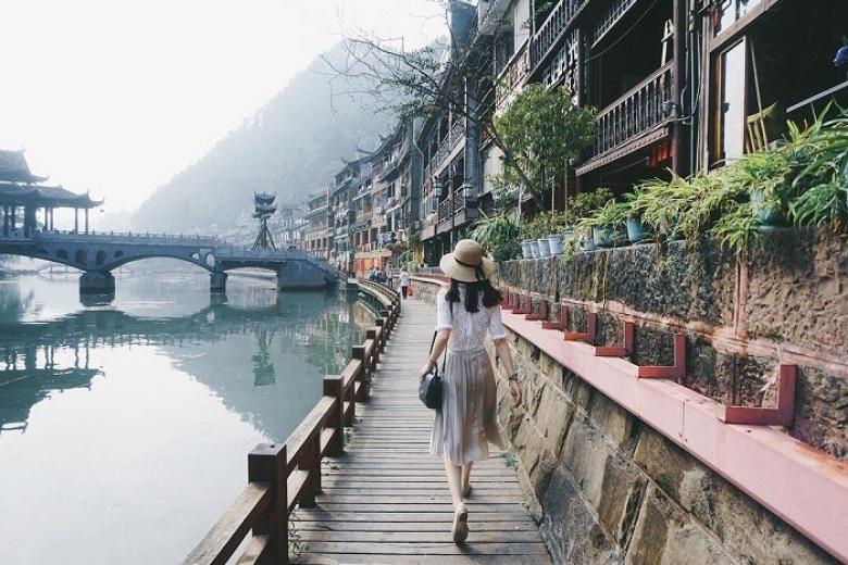 Phượng Hoàng Cổ Trấn