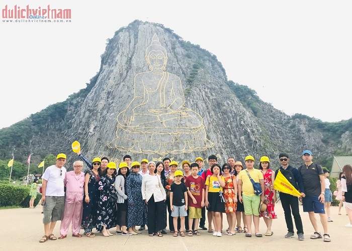 Đoàn du khách đến tham quan Khao Chee Chan - Trân Bảo Phật Sơn