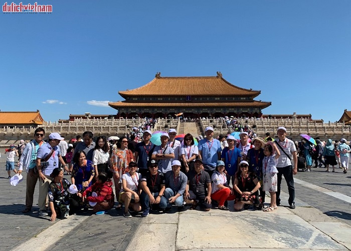 Đoàn du khách đến tham quan thành phố Bắc Kinh