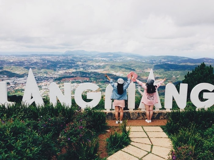 Ngắm cảnh trên đồi Langbiang