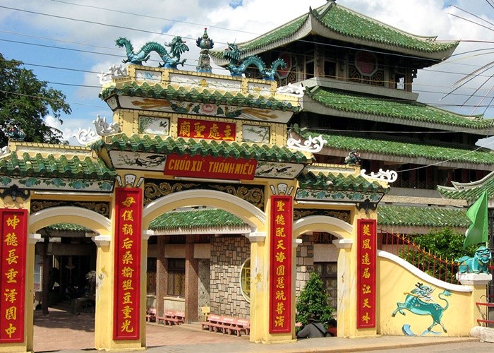 Tour du lịch An Giang 1 ngày viếng Miếu Bà Chúa Xứ