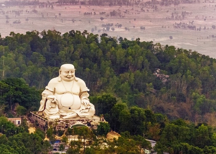 Tham quan núi Cấm