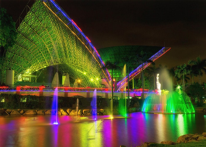 Biểu diễn cá heo ở Tuần Châu