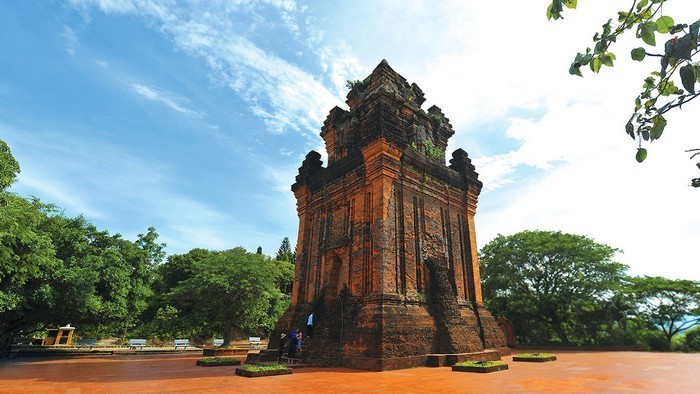 thap_nhan_phu_yen_1