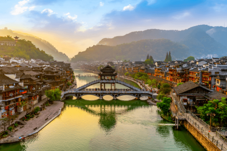 Những cây cầu nối liên 2 bên bờ sông Đà Giang