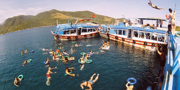 Du lịch Nha Trang 1 ngày tắm biển Hòn Một