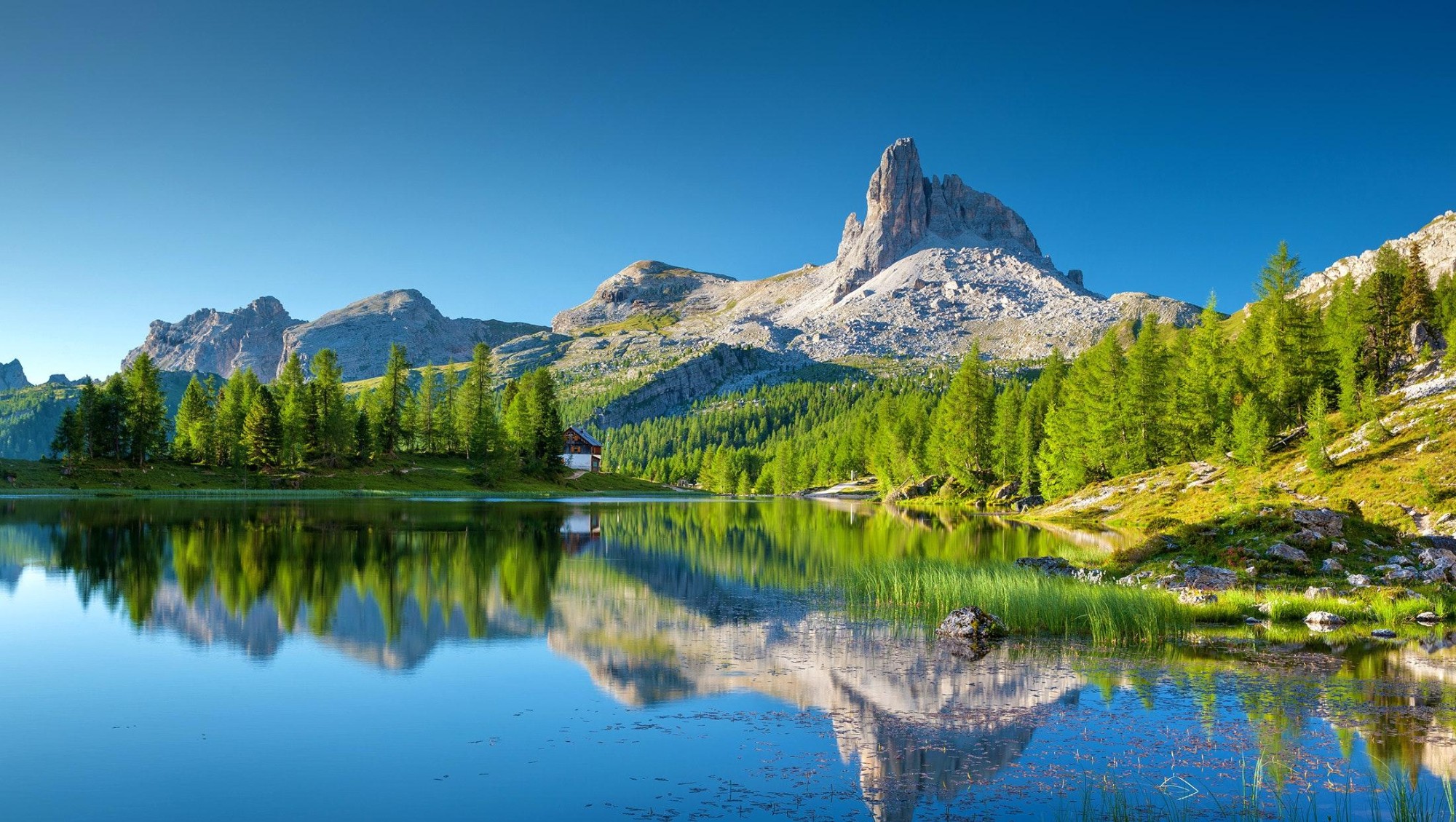 Đỉnh núi Titlis Thuỵ Sĩ nhìn từ xa