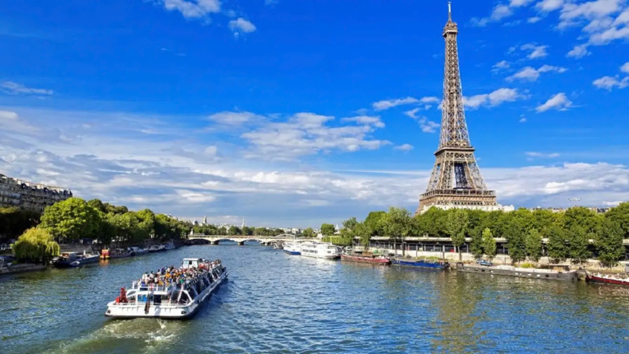 Ngồi du thuyền sông Seine ngắm nhìn toàn cảnh kinh đô ánh sáng Paris