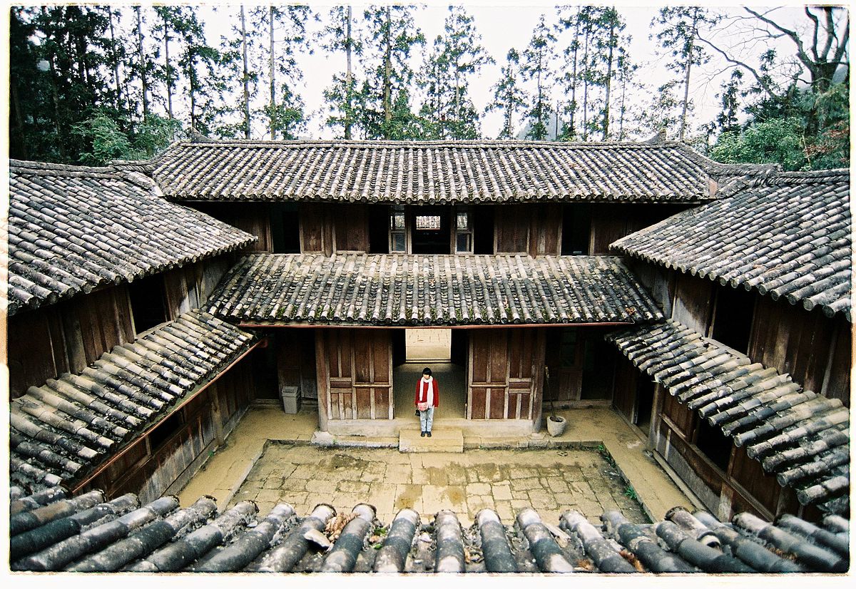 Dinh Thự Vua Mèo
