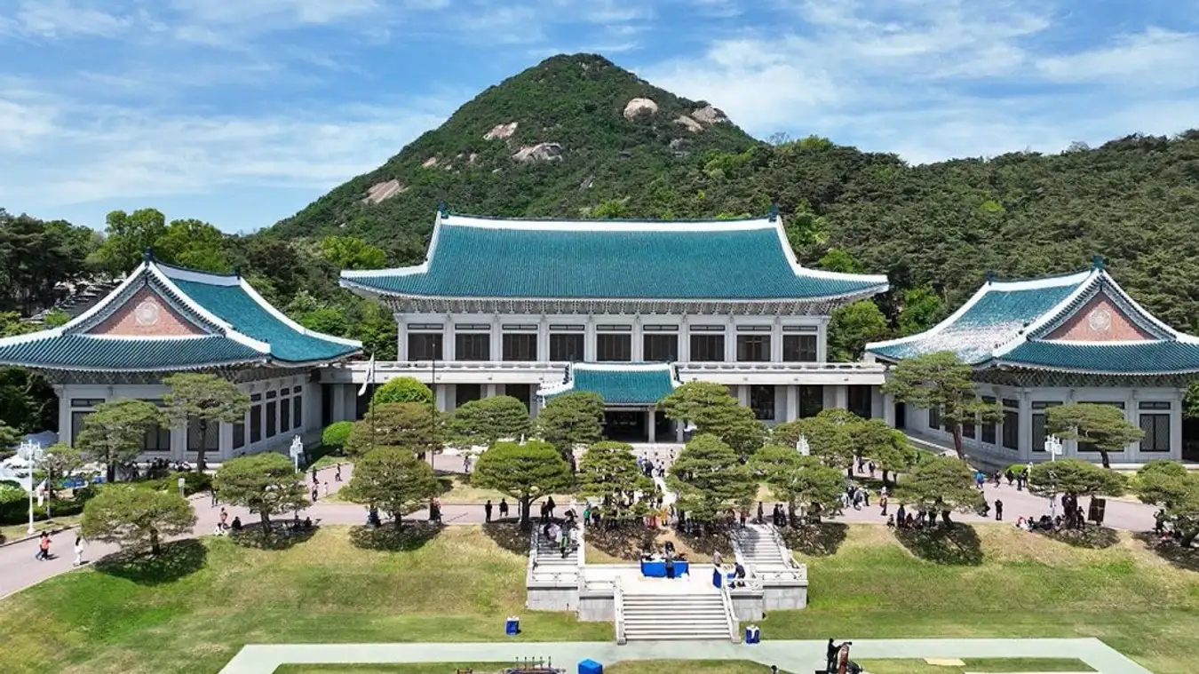 Nhà Xanh (The Blue House)