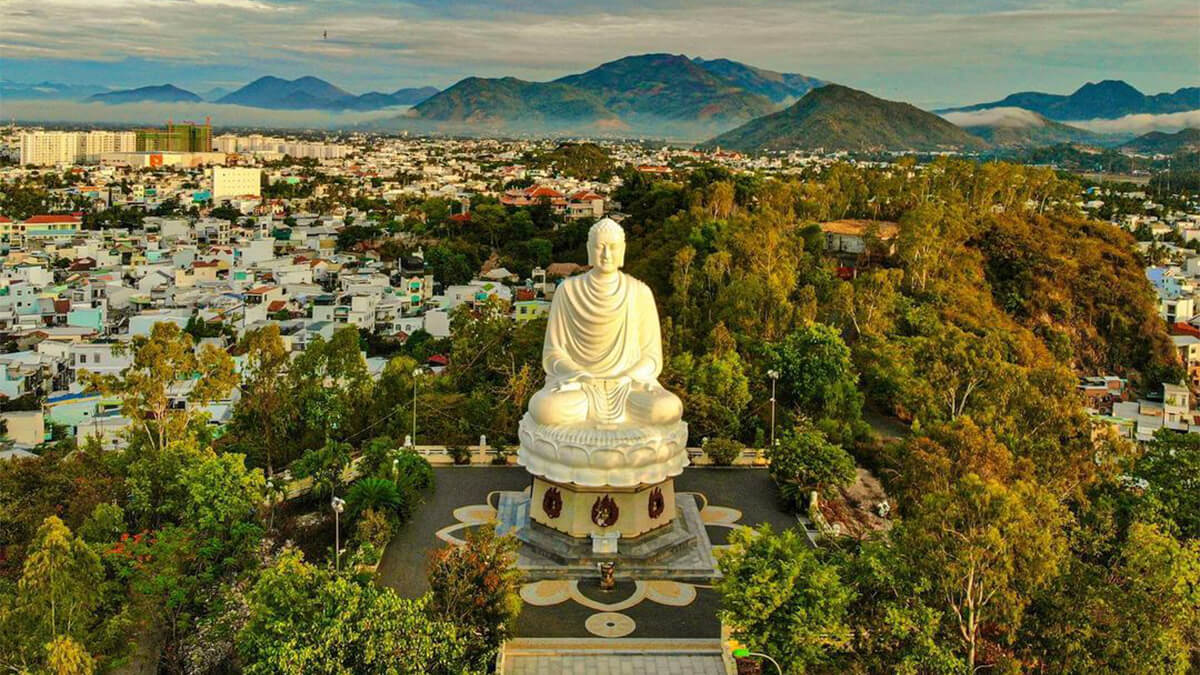 Chùa Long Sơn - Nha Trang