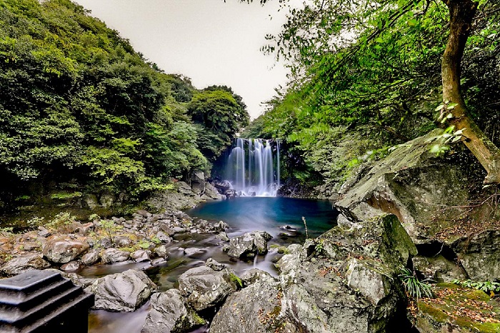 Cheonjiyeon Falls