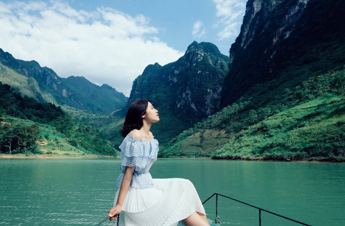 Du thuyền trên sông Quế