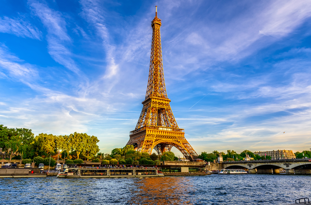 Tháp Eiffel - biểu tượng của Paris - Pháp