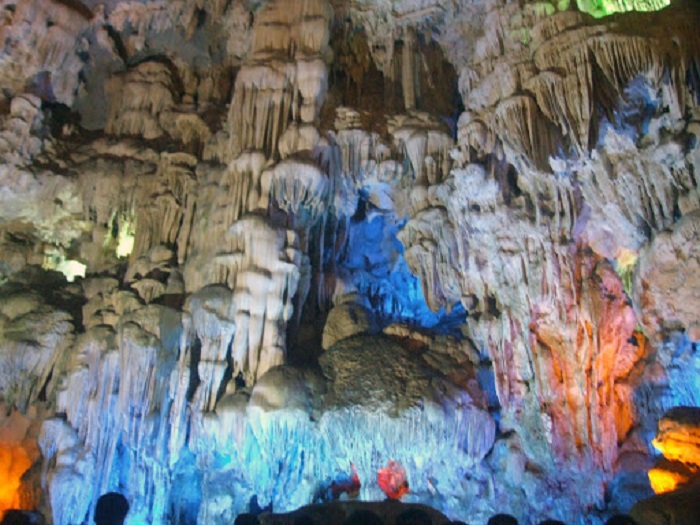 Tour miền Bắc giá rẻ 4N3Đ tham quan hang Đầu Gỗ