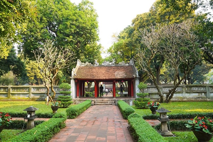 Văn Miếu Quốc Tử Giám trường đại học đầu tiên ở Việt Nam