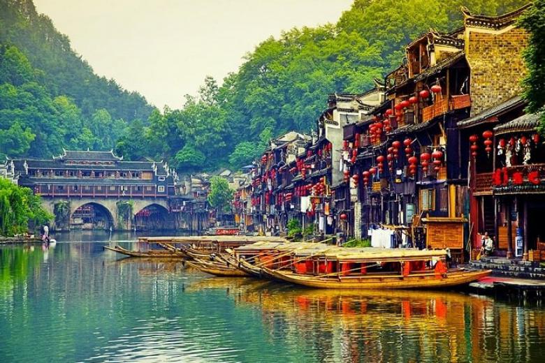 Phượng Hoàng Cổ Trấn