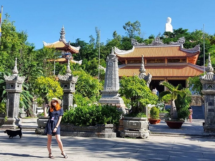 Thăm viếng chùa Long Sơn