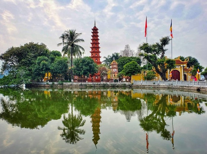 Viếng thăm chùa Trấn Quốc