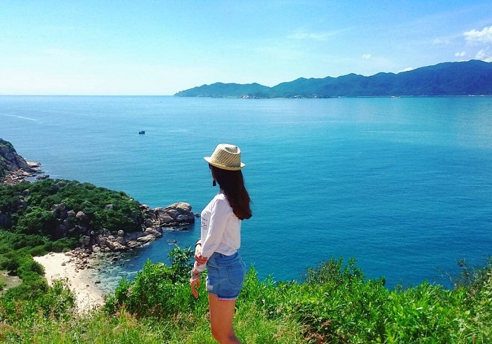 Ghé thăm Hòn Rù trong chuyến tour Nha Trang Bình Ba 3N3Đ