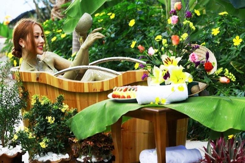 Tắm bùn khoáng nóng
