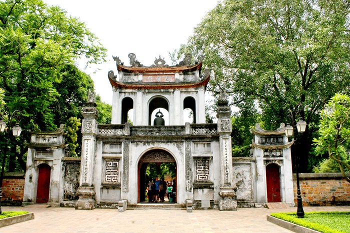 Tham quan Văn Miếu Quốc Tử Giám