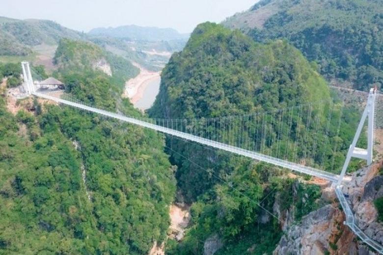 Cầu kính Bạch Long
