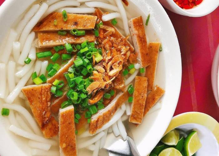 Bánh canh chả cá - tour du lịch Phan Thiết