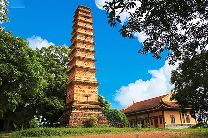 Tháp Bình Sơn - tour du lịch Vĩnh Phúc