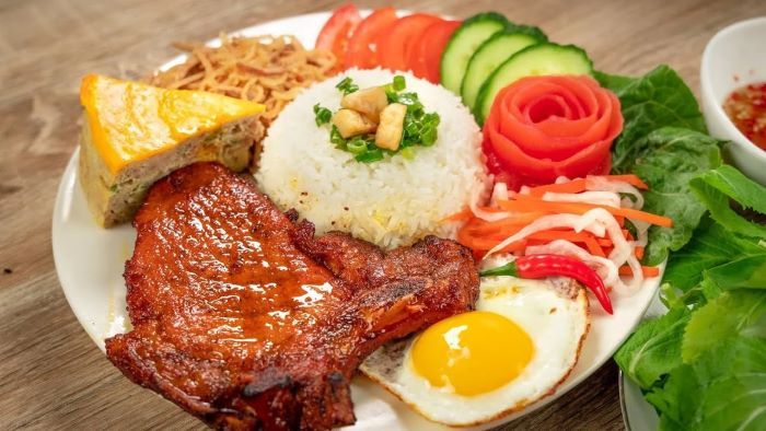 Thưởng thức cơm tấm mang nét riêng của Sài Thành