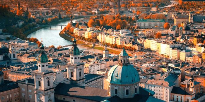 Thủ đô Vienna là điểm đến được nhiều du khách mong chờ khi book tour đi Áo