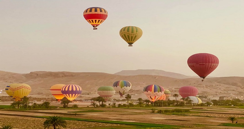 Trải nghiệm bay khinh khí cầu ngắm bình minh tại Luxor