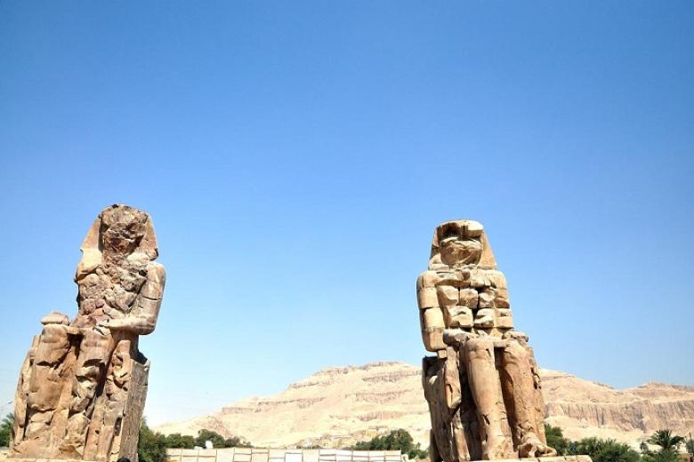 Những bức tượng đá khổng lồ của Memnon