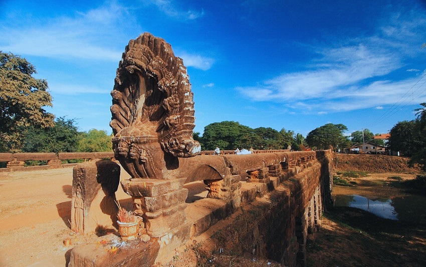 Cây cầu Rồng cổ Kompong Kdei