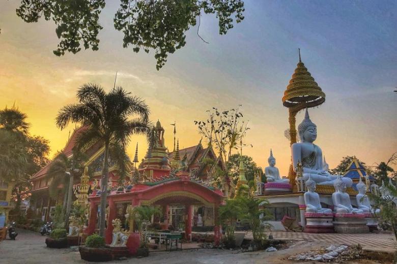 Chùa Wat Tai Phra Chao Yai Ong Tue