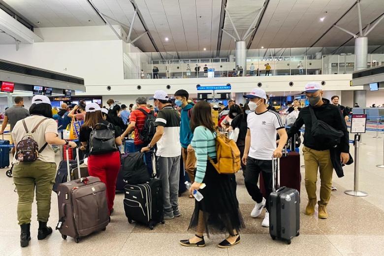 Khách chụp ảnh lưu niệm