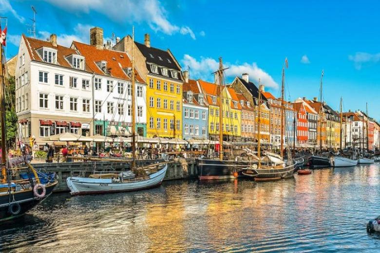 Du thuyền trên hệ thống kênh Nyhavn