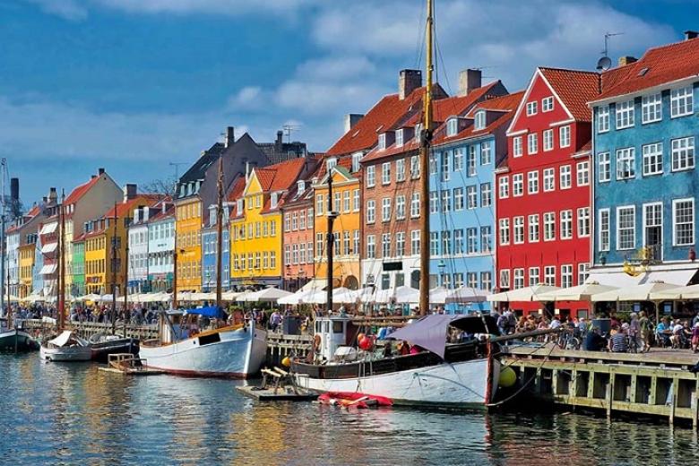 Du thuyền trên hệ thống kênh Nyhavn
