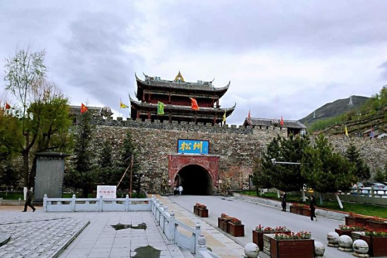 Thành cổ Tùng Phan